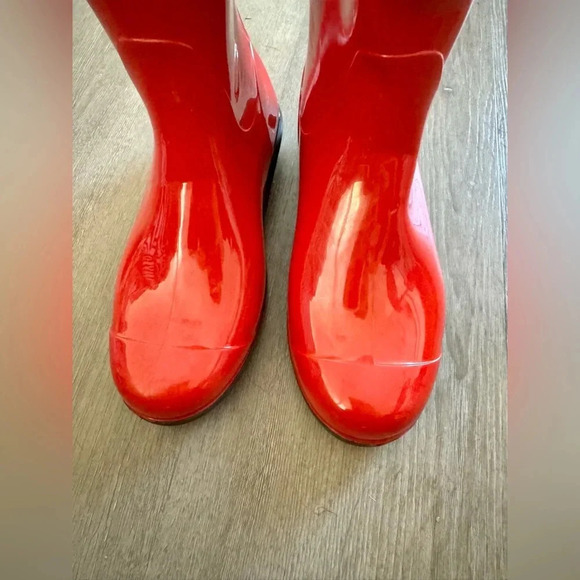 UGG Sienna Mid Rainboot - Picture 3 of 11